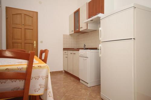 Apartment Metajna 6503e