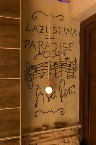 Lazu?tina Paradise