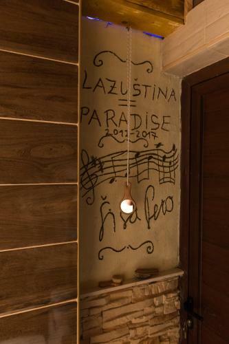 Lazu?tina Paradise