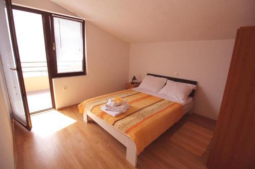 Apartments By The Sea Pisak (omis) - 12545