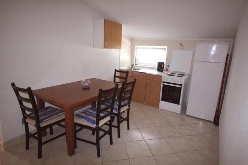 Apartments By The Sea Pisak (omis) - 12545
