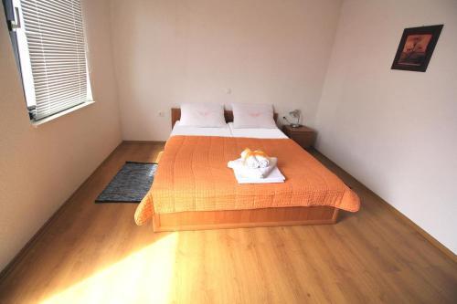 Apartments By The Sea Pisak (omis) - 12545