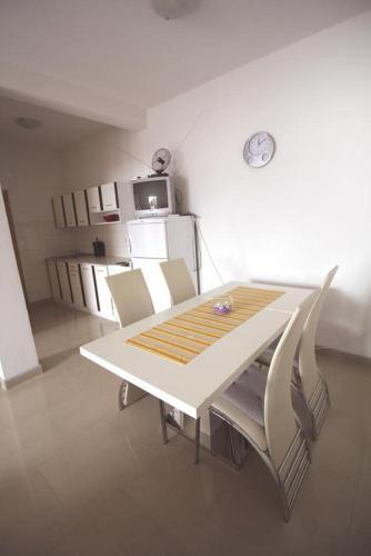 Apartments By The Sea Pisak (omis) - 12545