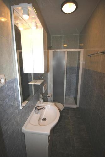 Apartments By The Sea Pisak (omis) - 12545