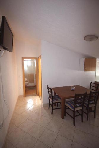Apartments By The Sea Pisak (omis) - 12545