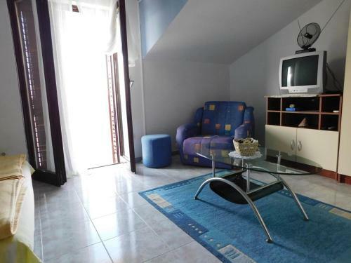 Apartments By The Sea Pisak (omis) - 13716