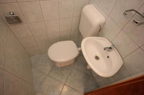 Apartments By The Sea Pisak (Omis) - 7570