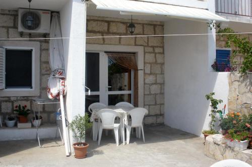 Apartments By The Sea Pisak (omis) - 10410