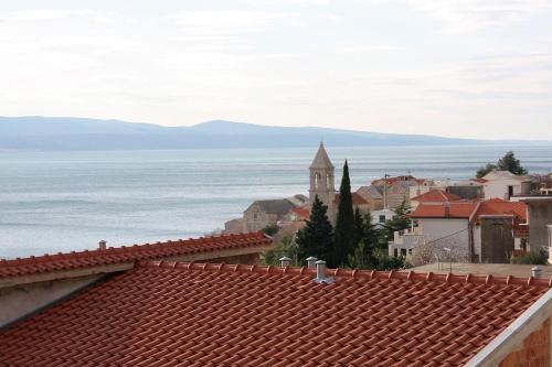 Apartments By The Sea Pisak (omis) - 4815