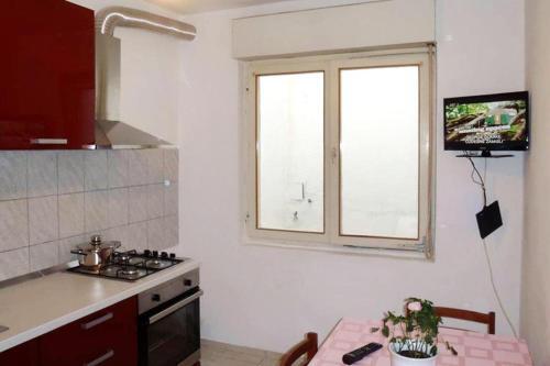 Apartments By The Sea Pisak (omis) - 2742