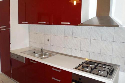 Apartments By The Sea Pisak (omis) - 2742
