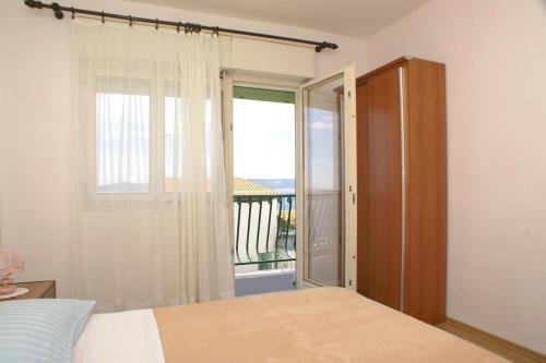 Apartments By The Sea Pisak (omis) - 2742