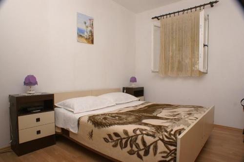 Apartments By The Sea Pisak (omis) - 2742