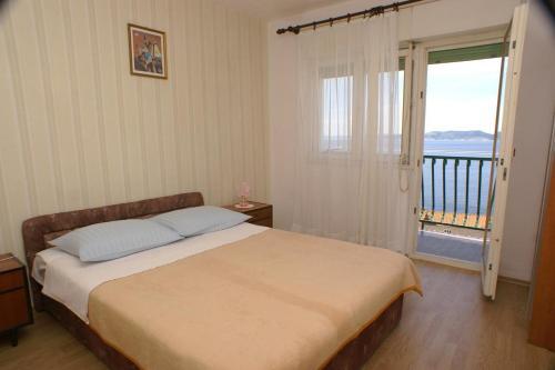 Apartments By The Sea Pisak (omis) - 2742