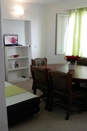 Apartments By The Sea Pisak (omis) - 2742