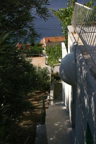 Apartments By The Sea Pisak (omis) - 2742