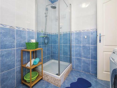 Three-bedroom Apartment In Mravince