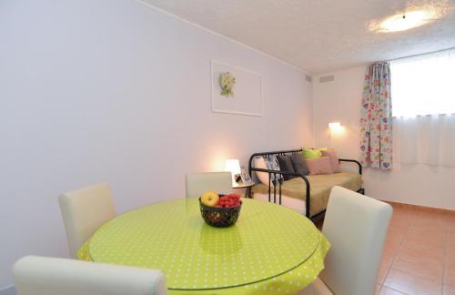 Apartments Orange 669