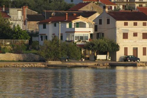 Apartment Preko 8515b