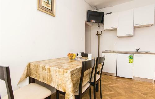 Two-bedroom Apartment In Gornji Policnik