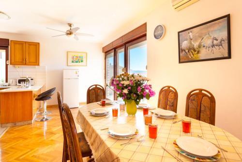 Beach Apartment Podstrana 2