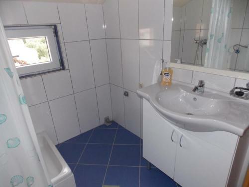 Apartments With A Parking Space Podaca (makarska) - 11748