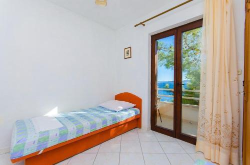 Apartments By The Sea Pisak (omis) - 2802