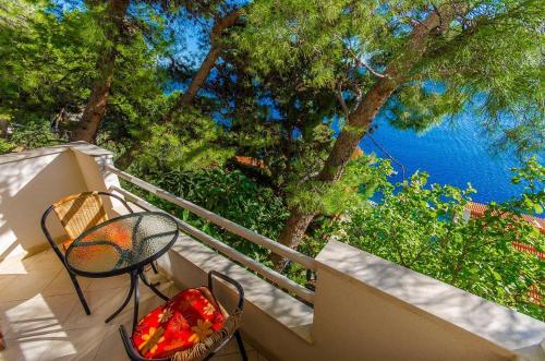 Apartments By The Sea Pisak (omis) - 2802