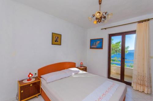 Apartments By The Sea Pisak (omis) - 2802