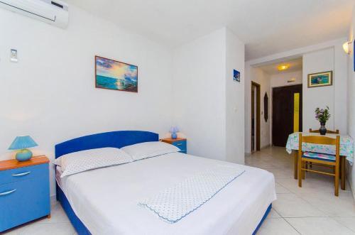 Apartments By The Sea Pisak (omis) - 2802