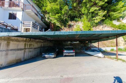 Apartments By The Sea Pisak (omis) - 2802