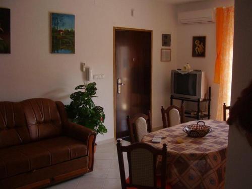 Apartment Pirovac 15271b