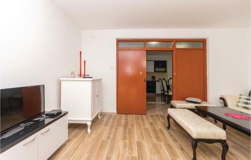 Four-bedroom Holiday Home In Pakostane