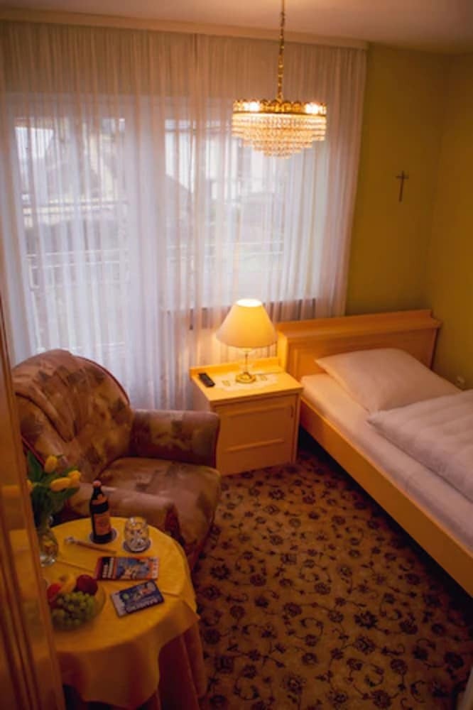 Hostal Hotel Garni Regina