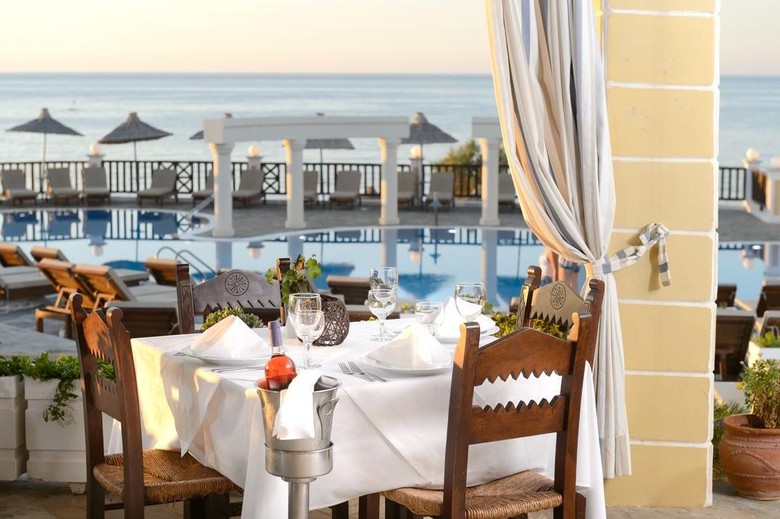 Alexander Beach Hotel & Village (.)