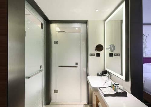 Hampton By Hilton Qujin Hotel