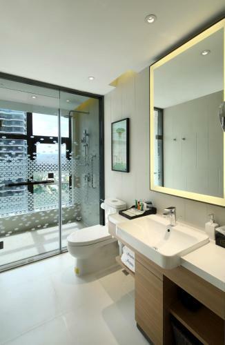 Hampton By Hilton Qujin Hotel