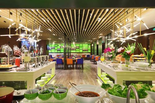 Hampton By Hilton Qujin Hotel