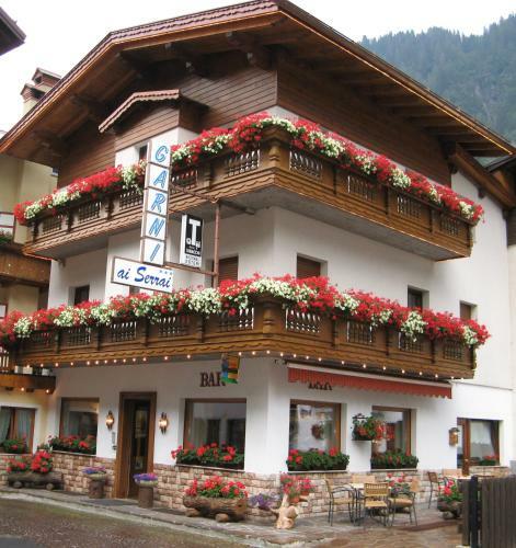 Hotel Garn� Ai Serrai