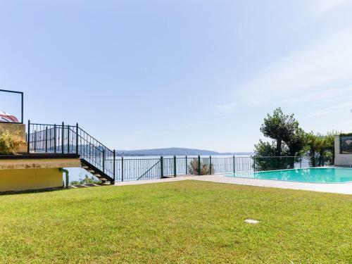 Apartamentos Modern Mansion With Private Beach At Lake Maggiore