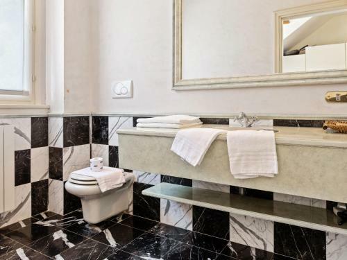 Apartamentos Modern Mansion With Private Beach At Lake Maggiore