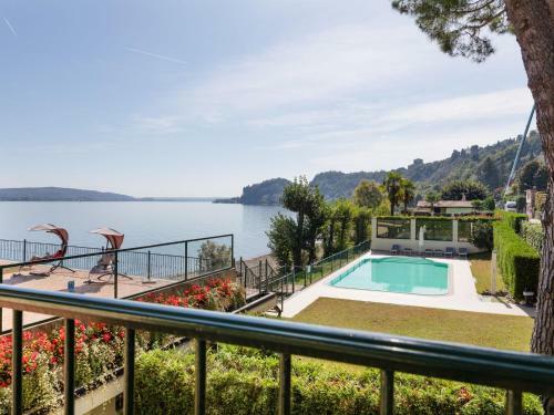 Apartamentos Modern Mansion With Private Beach At Lake Maggiore