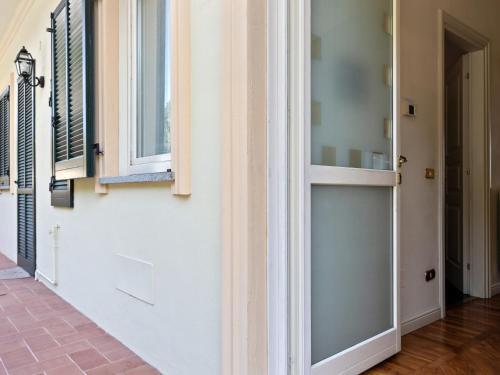 Apartamentos Modern Mansion With Private Beach At Lake Maggiore