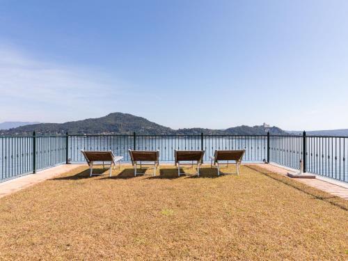 Apartamentos Modern Mansion With Private Beach At Lake Maggiore