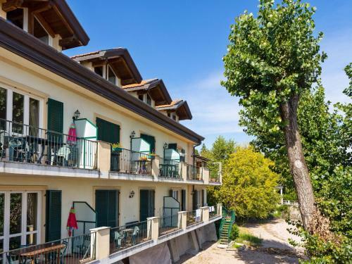 Apartamentos Modern Mansion With Private Beach At Lake Maggiore