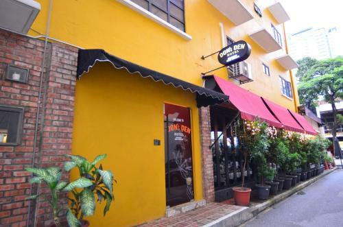 Don's Den Hotel