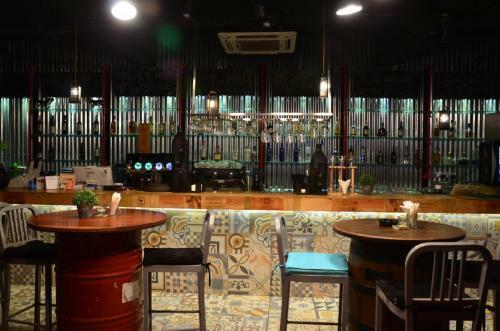 Don's Den Hotel