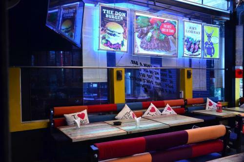 Don's Den Hotel