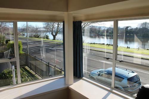 Riverview Motel