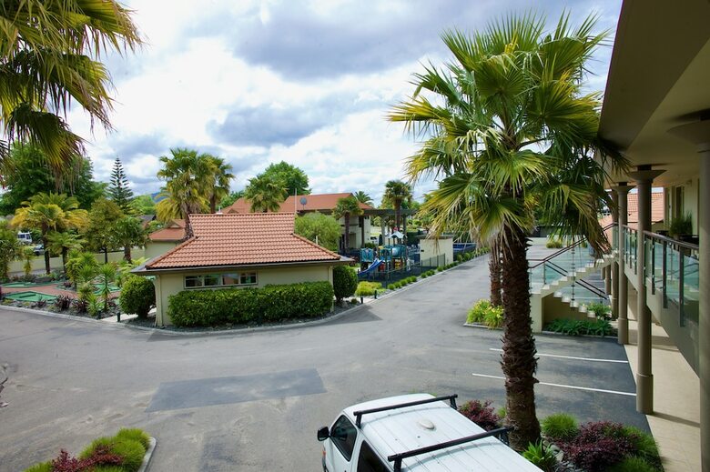 Hotel Regal Palms Resort